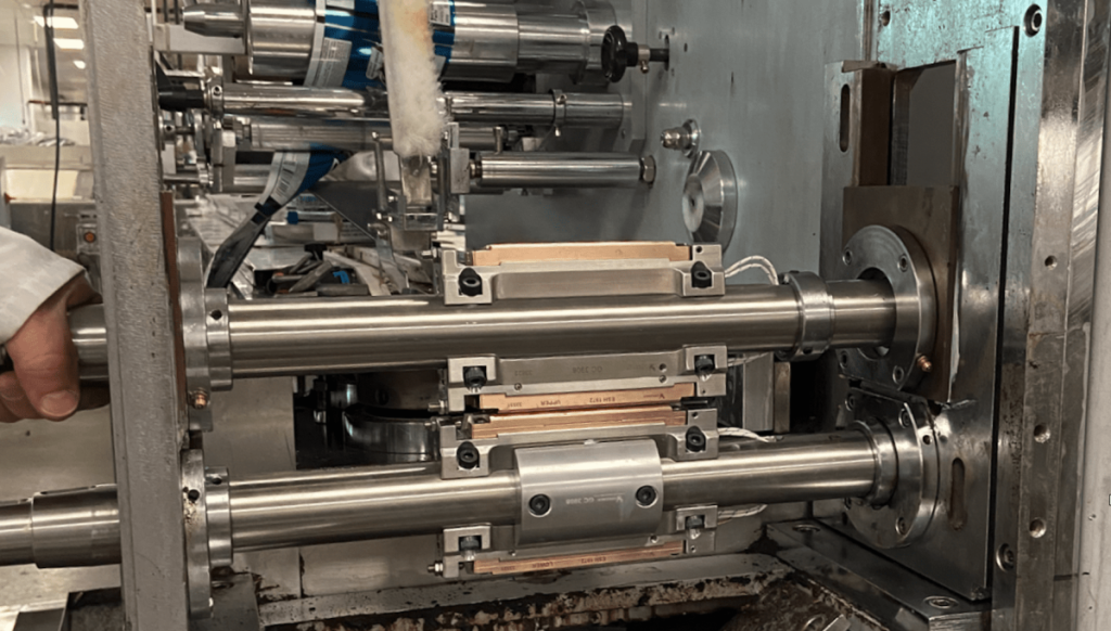 Sealing Jaw installation on a flow wrapper